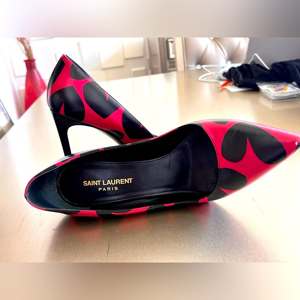 Saint Laurent YSL Pumps Big Heart Paris Pointed Toe Leather Heels. Size 39 1/2